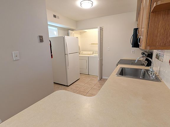 3rd image of 230 Sawmill Rd #A