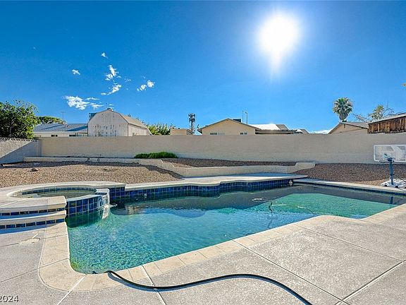 2nd image of 4269 Hampshire Cir