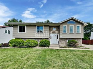 506 N 129th Infantry Dr, Joliet, IL 60435