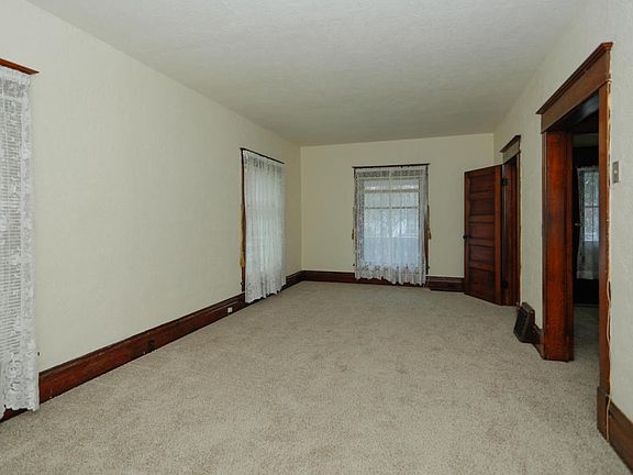 209 Grove St-201