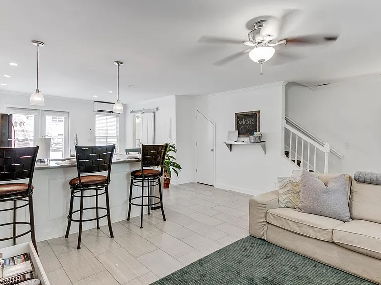 734 Harbor Ln — Photo 15
