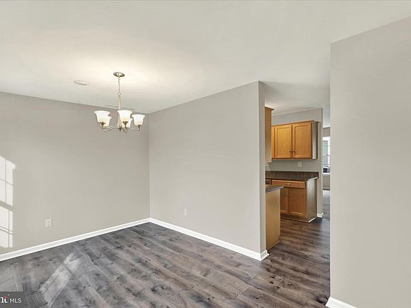 4th image of 12 Ashfield Ct