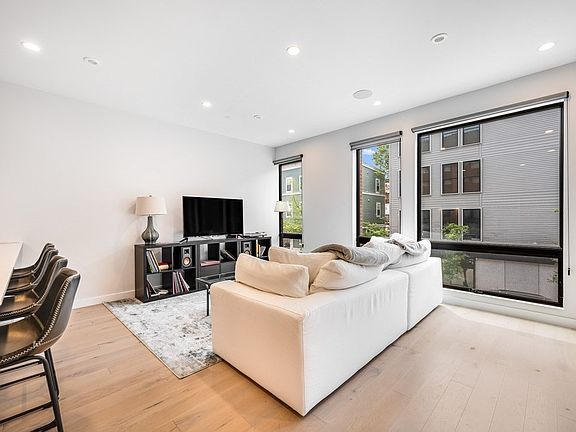 5th image of 340 W 2nd St #3
