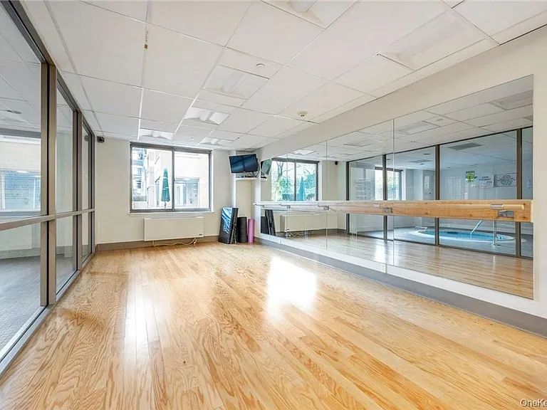 35 N Chatsworth Ave #3V — Photo 24