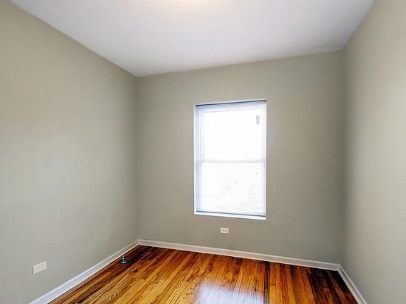 2nd image of 1338 W Argyle St #48.5