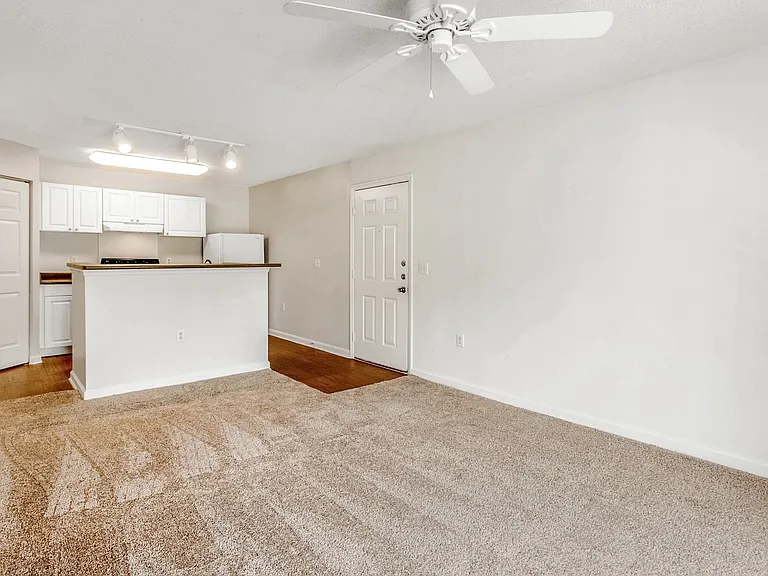 The Grayson Apartment Homes — Photo 37