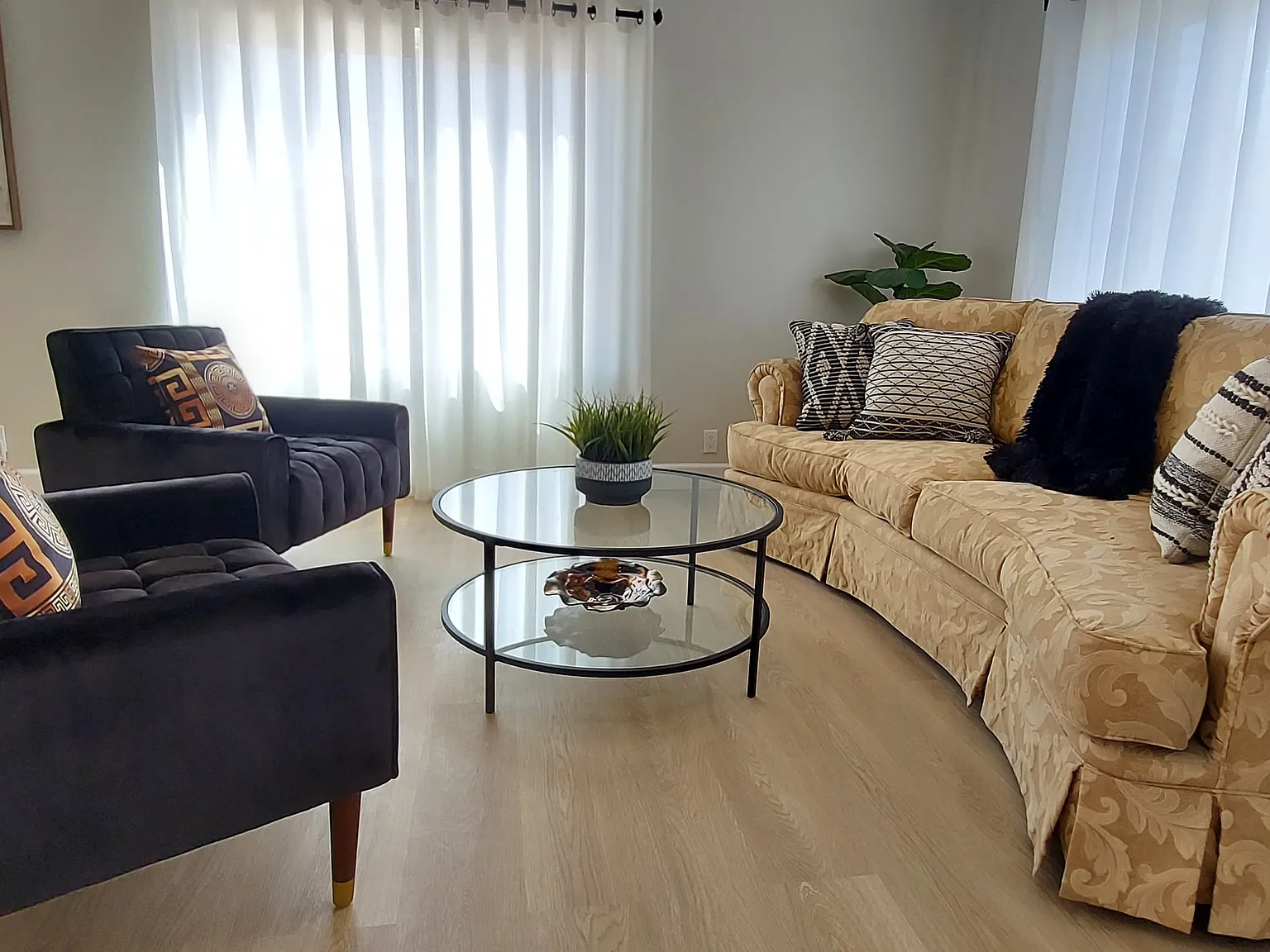 5 bed, 2500 sqft, $12,000 — Photo 3