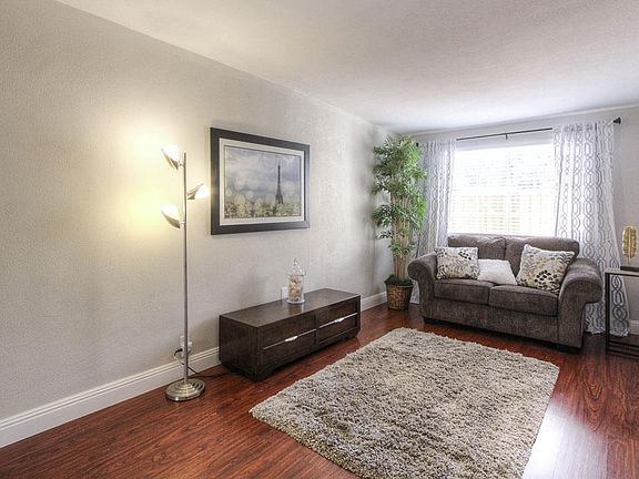 5th image of 129 Hayes Ave