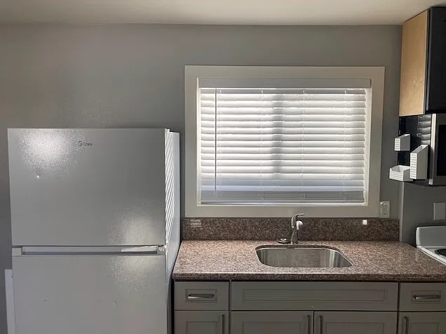 1119 Elgin St — Photo 6