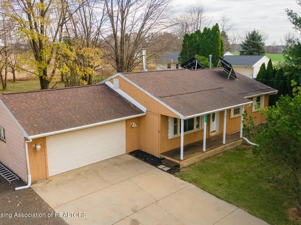 1957 S Smith Rd, Eaton Rapids, MI 48827