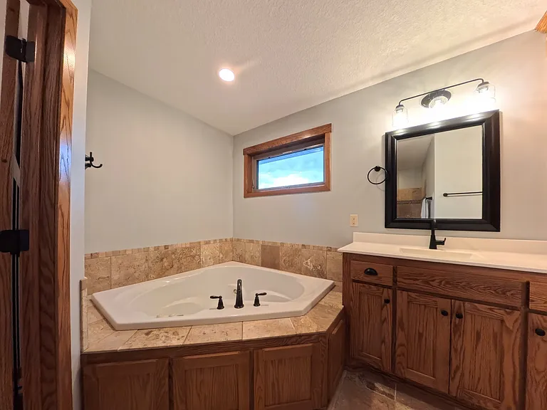 11956 Castle Rock Ct N — Photo 35