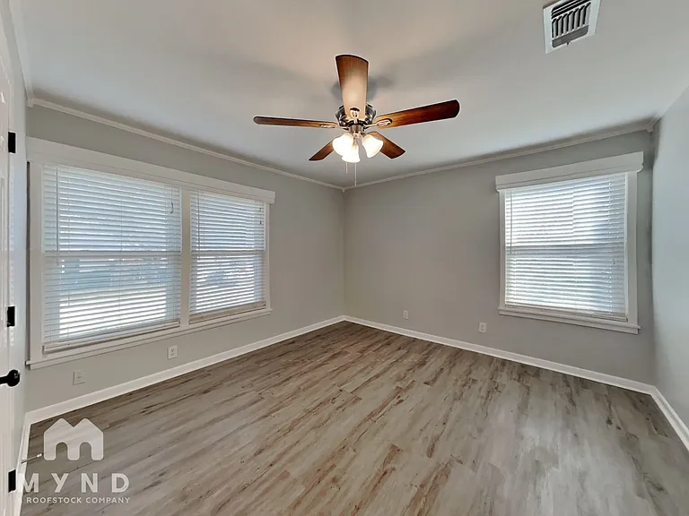 1207 Grace St — Photo 10