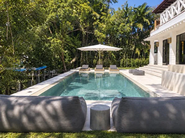 7230 E Lago Dr, Coral Gables, FL 33143