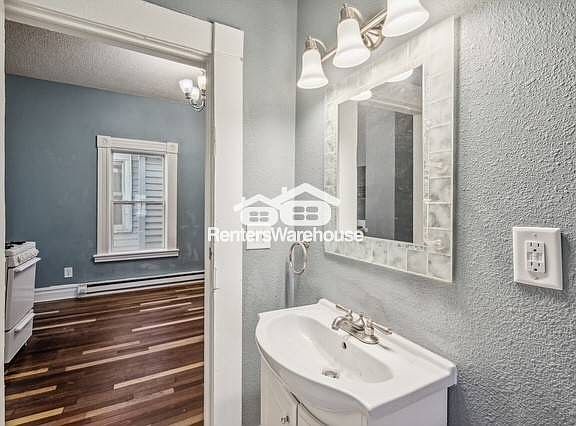 4th image of 715 Sims Ave #2
