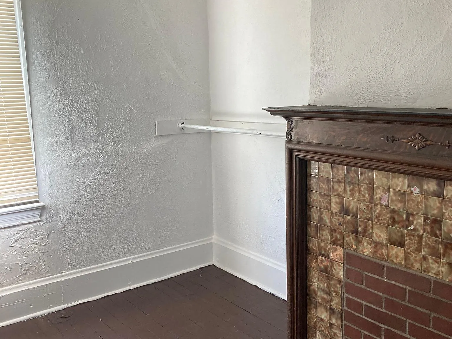 2 bed, 900 sqft, $995 — Photo 2