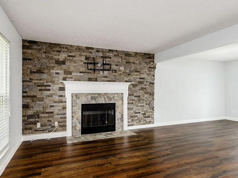 9061 Longstone Dr — Photo 4