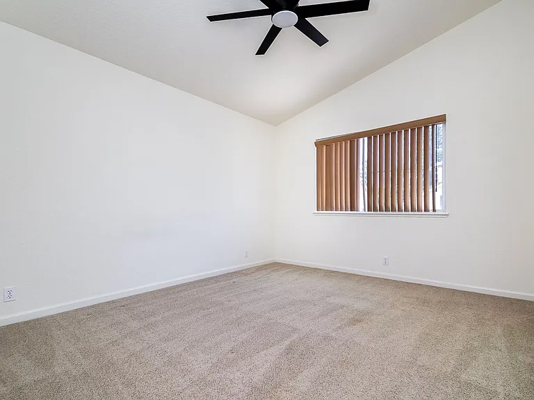 131 Royalton Cir — Photo 20