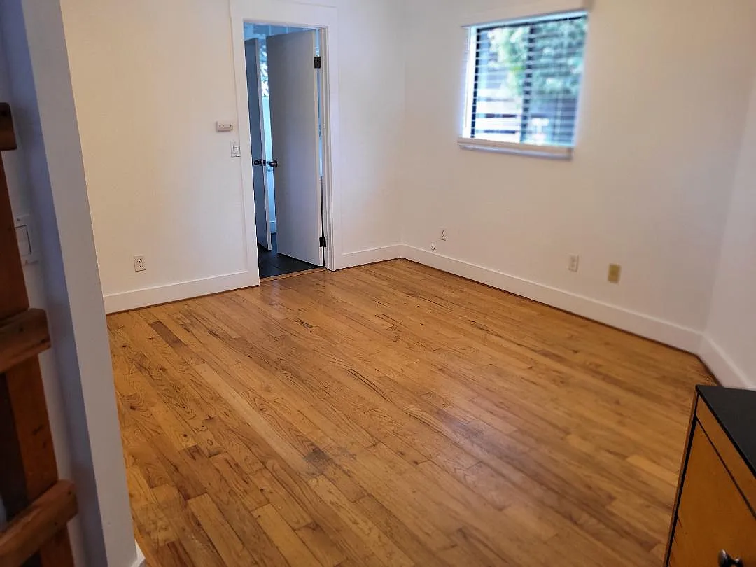 1004 1/2 Electric Ave — Photo 3