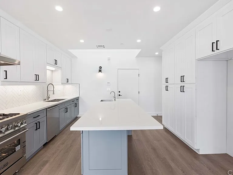 206 N Moore Ave #B — Photo 2