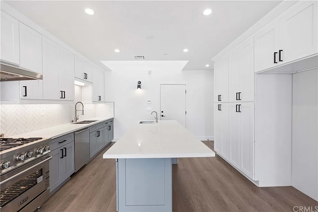 Building Photo - 206 N Moore Ave #B