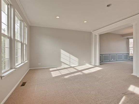 3rd image of 406 Farnsworth Cir