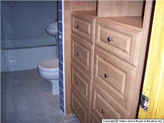 Sold by AT Real Estate Specialists LLC | media 18