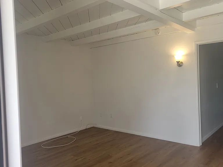 4030 Ingraham St #B — Photo 10