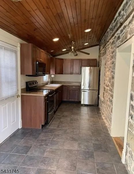 3 bed, 2.5 bath, $2,000 — Photo 2