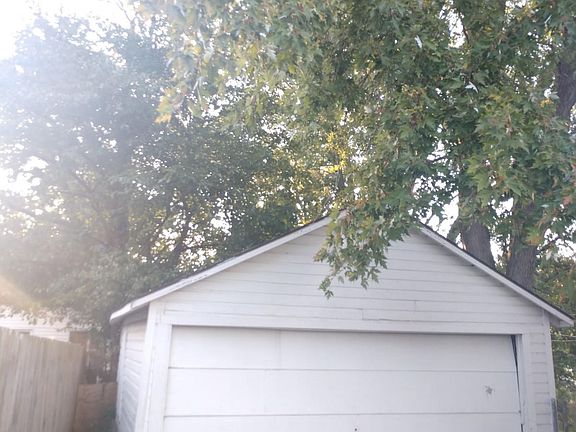 4th image of 472 Columbia Ave