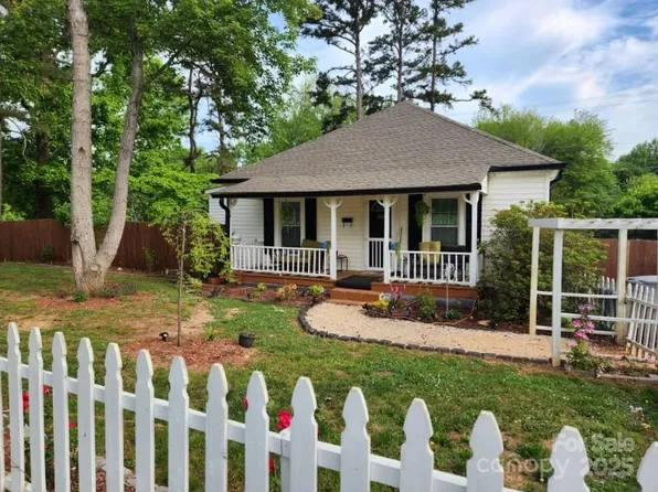 132 Oak St, Clover, SC 29710
