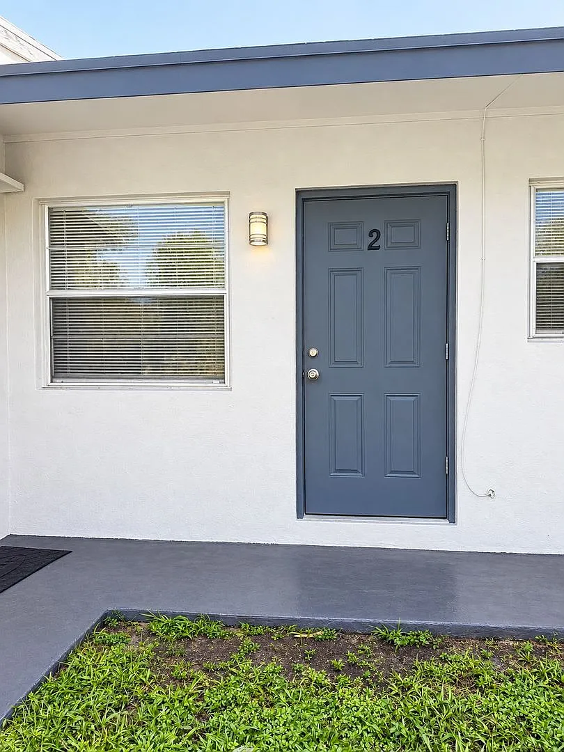 LC 08:137 SW 5th CT — Photo 1