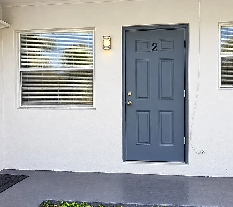 137 SW 5th Ct #1-3