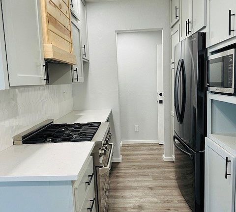4th image of 381 Rennell St