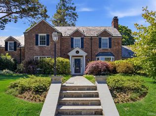 2 Saint Marks Place, Cold Spring Harbor, NY 11724