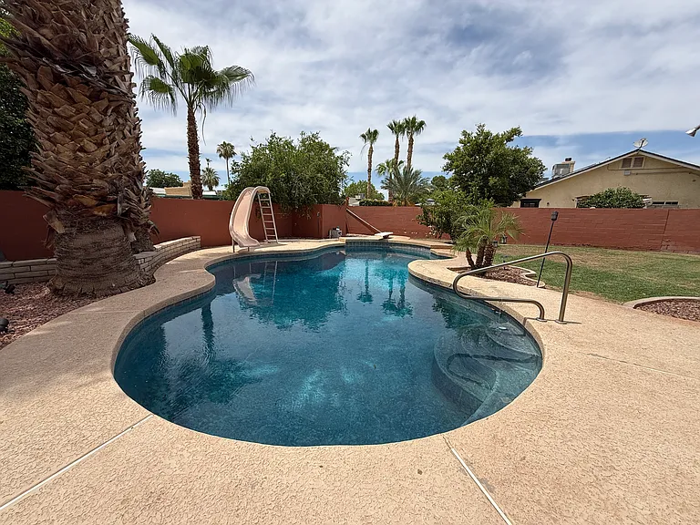 1120 S Hereford Ave — Photo 34