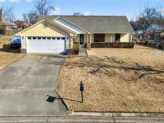 2nd image of 906 3rd Ter