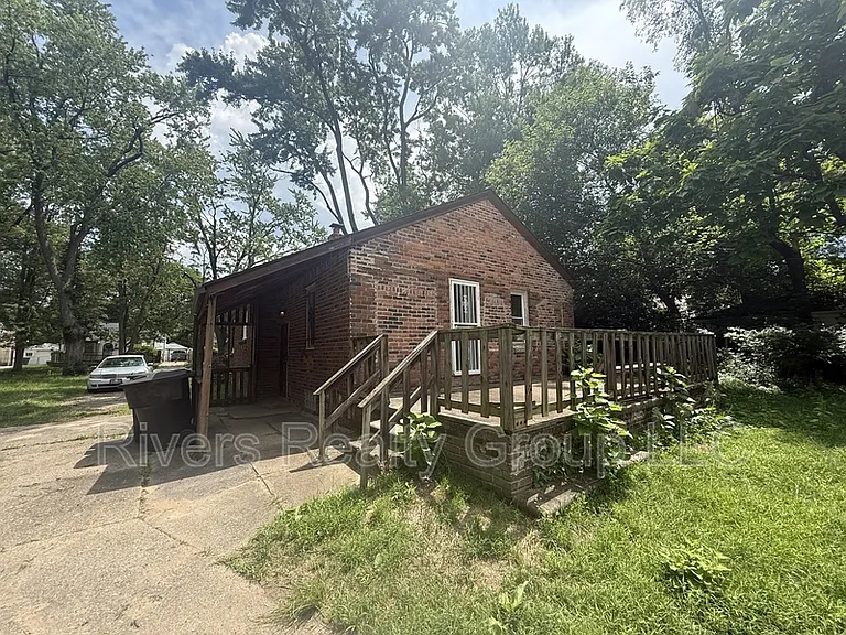 16555 W Parkway St — Photo 2
