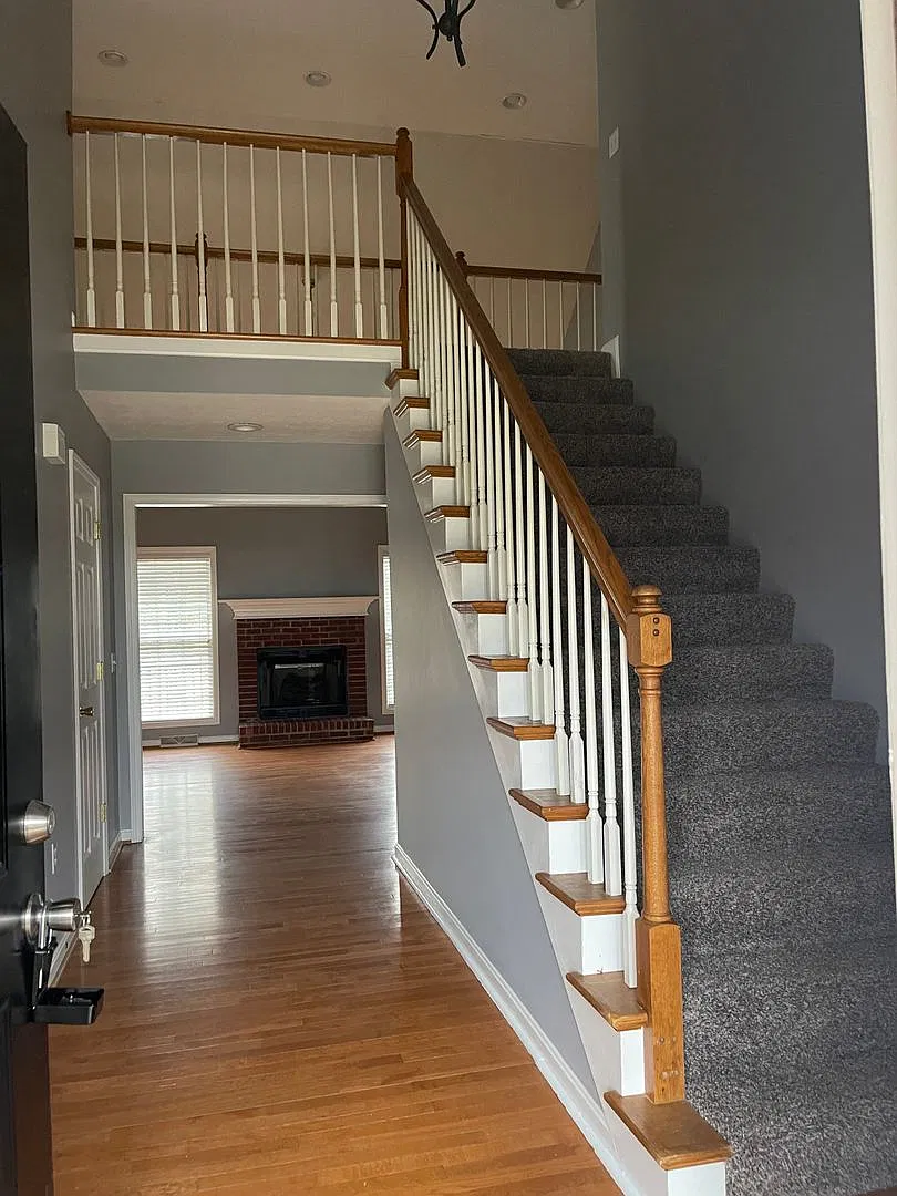 Make This Beautiful 3 Bed, 2.5 Bath Your New Home Located In The Convenient Elizabthtown Location — Photo 4