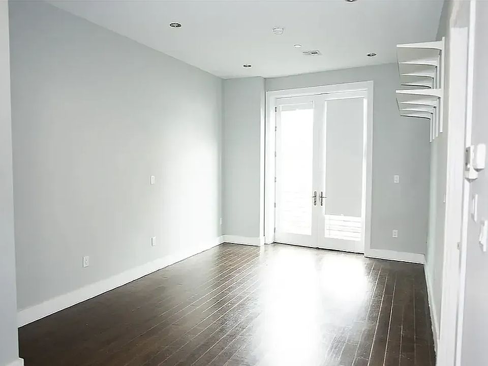 1st image of 125 Park Ave APT 2B
