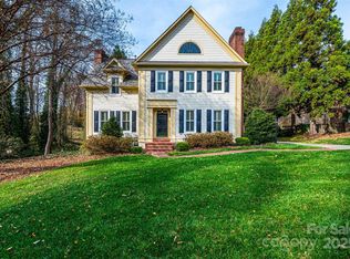 560 20th Avenue Ct NW, Hickory, NC 28601