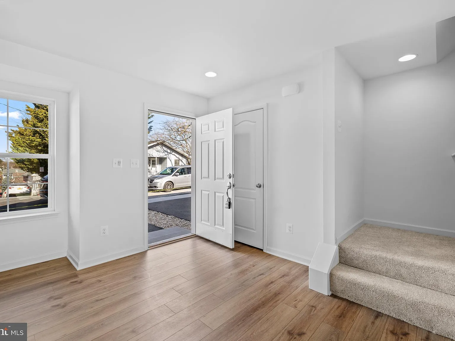 3 bed, 1253 sqft, $1,950 — Photo 2