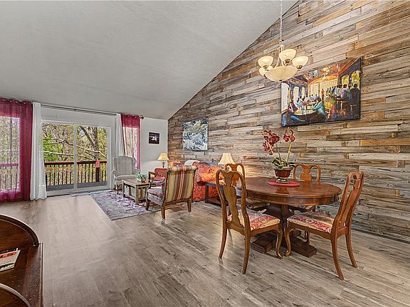 4th image of 65 Davis Cir
