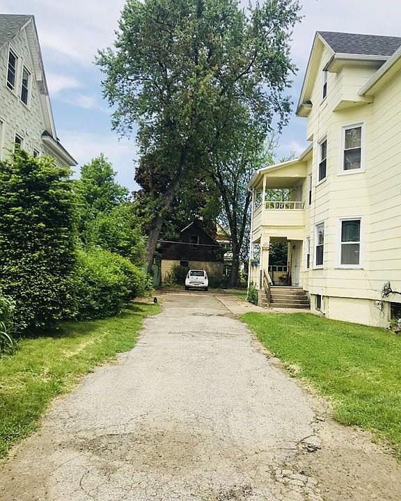 2nd image of 68 Kensington Ave