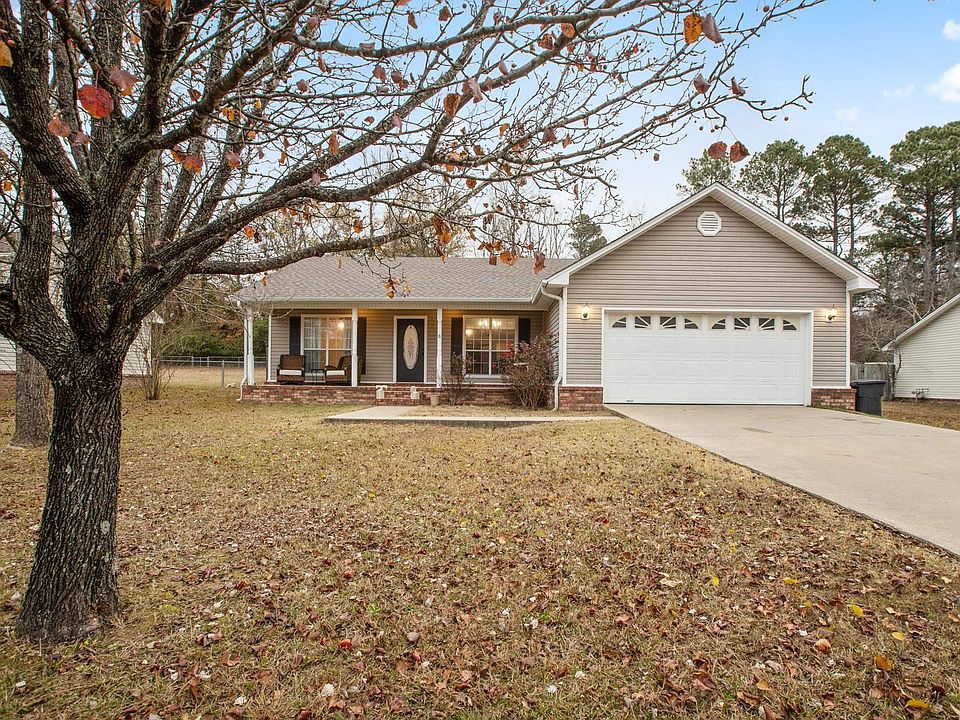 1st image of 46 Donna Dr
