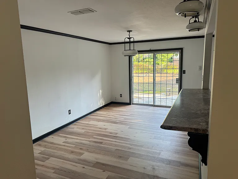 3309 Red Bud Ln — Photo 11