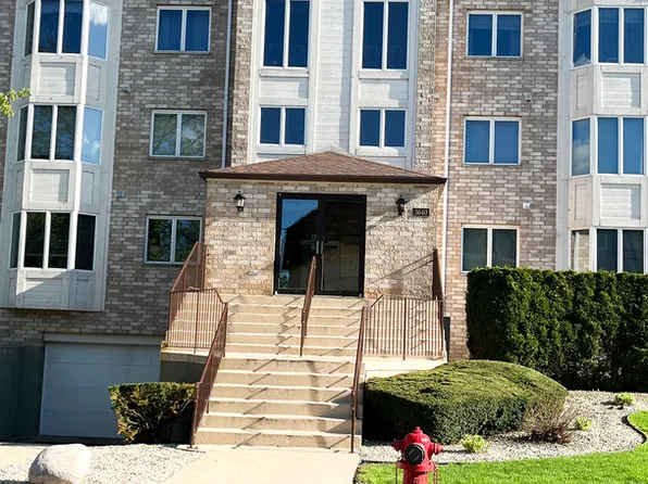 3640 186th St APT 405, Lansing, IL 60438