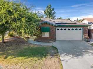 10334 Cheyenne Dr, Bakersfield, CA 93312