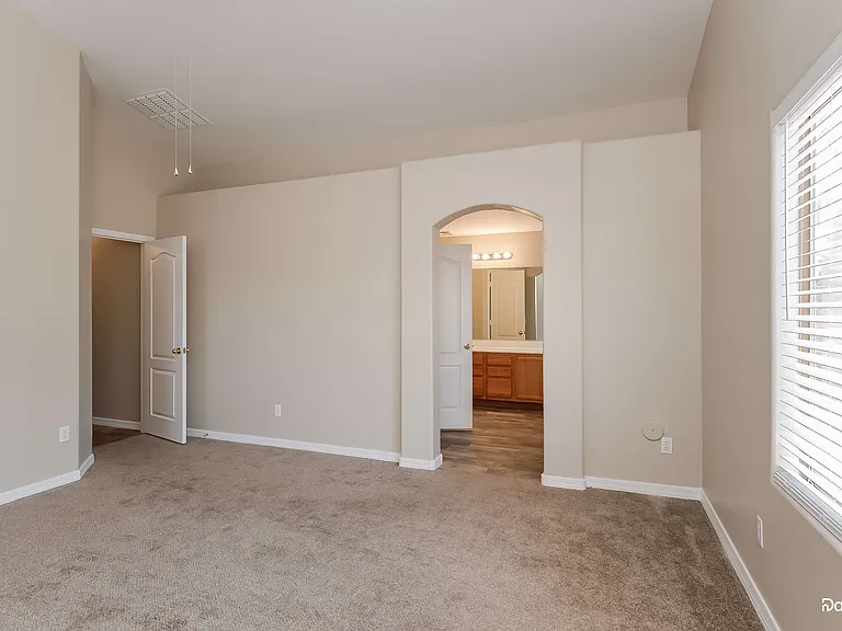 2033 W Green Tree Dr — Photo 6