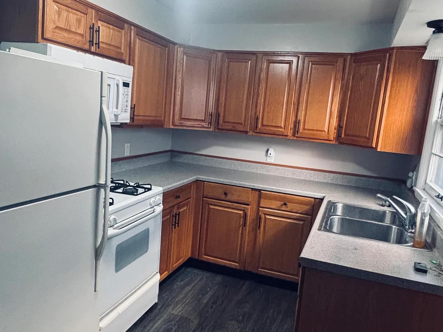 2 bed, 1938 sqft, $1,050 — Photo 2