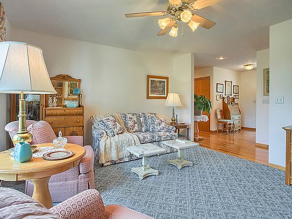 5th image of 532 Clover Ct